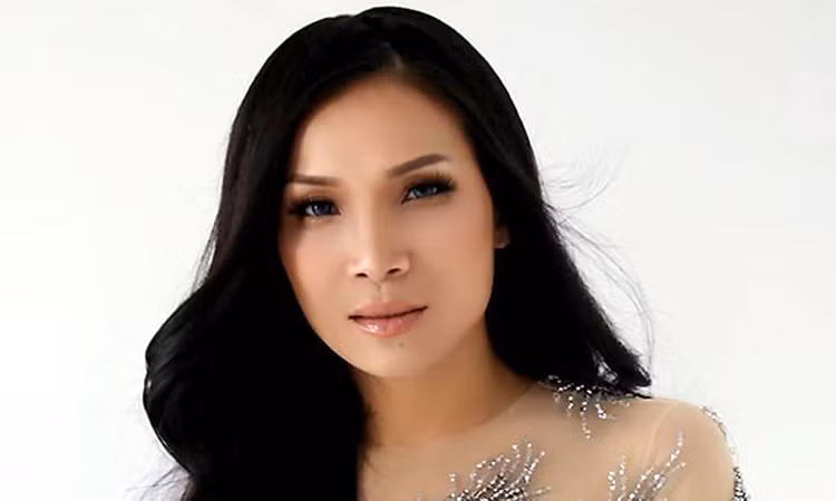 Ca si Hong Ngoc bi bong nang mat, nguc: Lam the nao chua nhanh, xoa seo hieu qua?