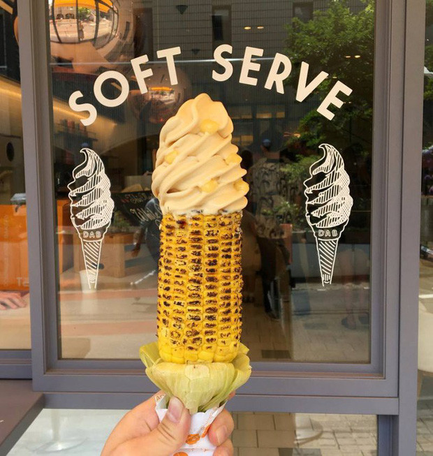 Kem trong ngô (bắp): Dominique Ansel Bakery bán sản phẩm độc đáo này, nó có tên gọi là Crème de la Corn, là một lõi ngô tươi nướng được thêm một phần kem tươi caramel ngô ngọt ngào ở bên trong.
