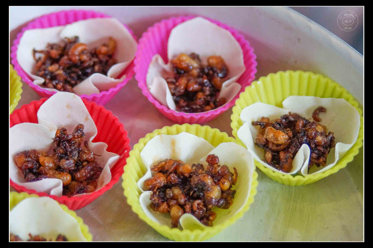 Thông thường người Nhật sẽ thưởng thức Hachinoko như một món mồi nhấm nháp cùng rượu sake. Còn đối với những ai can đảm thì có thể ăn cùng cơm nóng, gỏi tươi hoặc cuộn sushi. Ở nhiều khu chợ đêm, bạn sẽ thấy Hachinoko được bán phổ biến như một thức quà vặt và "hút hàng" chẳng kém món ăn nổi tiếng nào.