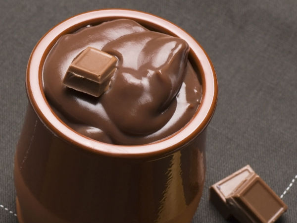 Socola đen: Ăn một thanh socola đen thỏa mãn vị giác. Ngoài hương vị thơm ngon, socola có một loạt các lợi ích sức khỏe khác như giảm viêm. Socola đen chứa flavanol, một chất chống oxy hóa quan trọng được cho là làm giảm viêm.