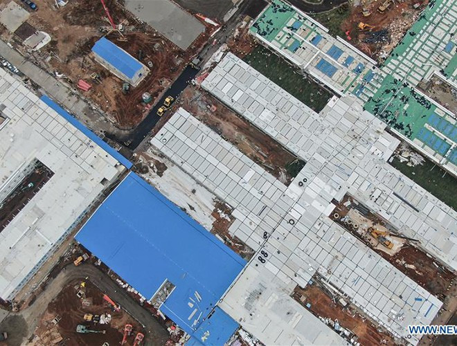 Đặc biệt, vào sáng 3/2, Bệnh viện Hỏa Thần Sơn đã tiếp nhận các bệnh nhân đầu tiên, giúp mở ra nguồn hi vọng mới đồng thời góp phần giảm tải những áp lực do dịch bệnh corona mà Trung Quốc đang phải đối mặt.