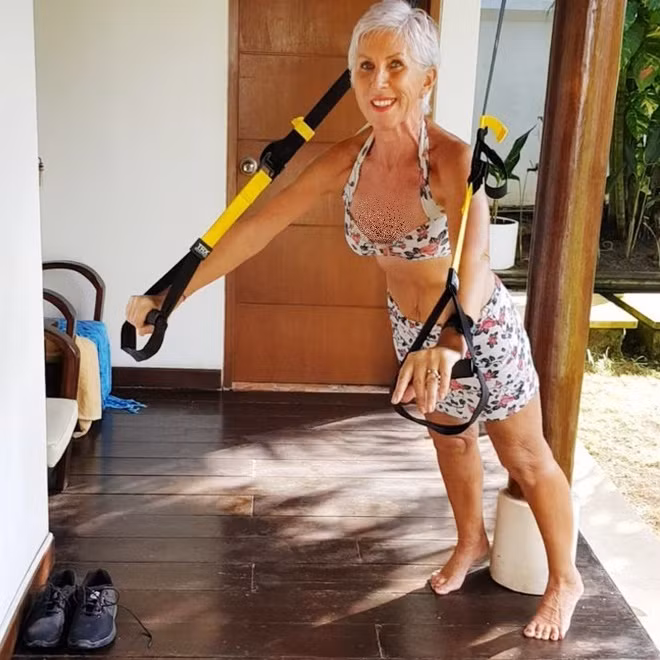 Nói về chế độ tập luyện của mình, bà Sheila cho biết bản thân tập luyện rất nhiều bộ môn khác nhau. Đầu tiên phải kể đến tennis và aerobics, bà thường dành ra 2 buổi/tuần để tập tennis và 5 ngày/tuần cho bộ môn thể dục nhịp điệu. Ngoài mục đích lấy lại vóc dáng sau sinh thì công việc làm người mẫu lúc đó cũng đòi hỏi bà phải có một thân hình gọn gàng, săn chắc.