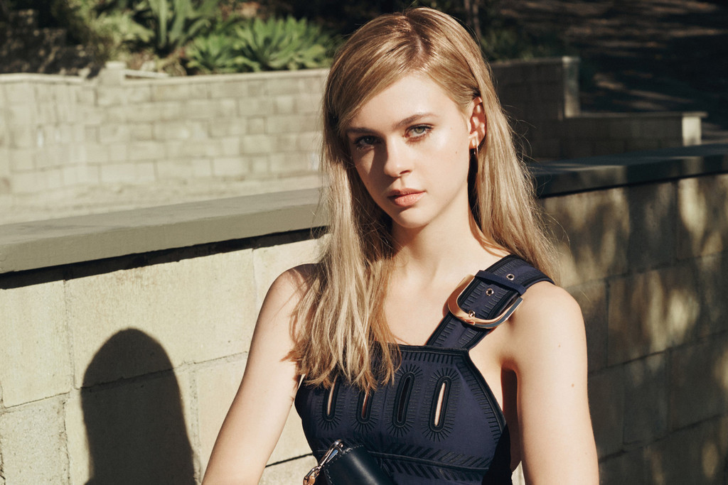 Nicola Peltz ý thức rõ ràng về những gì mình nạp vào cơ thể, cô ấy luôn kiểm soát kỹ lưỡng khẩu phần ăn để đảm bảo mình không ăn quá nhiều. Người đẹp chủ yếu ăn cá và gạo hoang (wild rice).