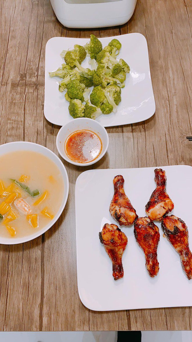 Sara Lưu chia sẻ ngày nào chồng cũng đổi món khiến vợ ăn ngon miệng mà không bị chán.