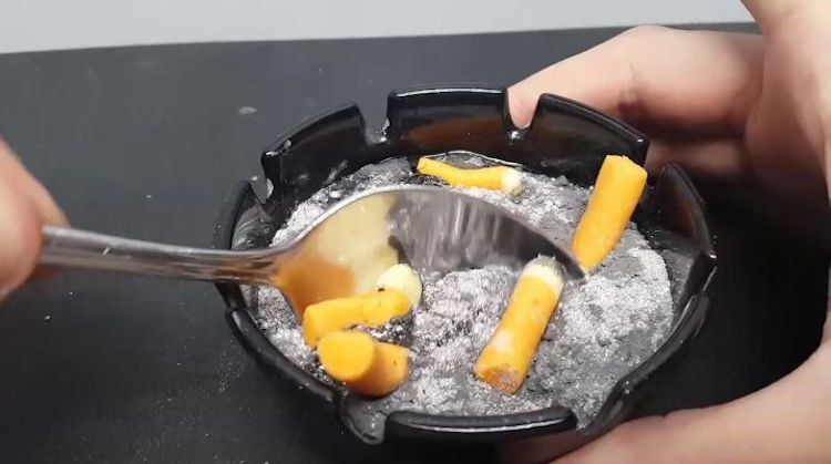 Chiếc bánh hình gạt tàn thuốc lá này có lẽ ít ai dám thử nhưng ăn rồi lại nghiện vì quá ngon. 