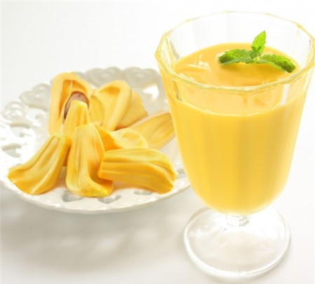 Sinh tố mít. Vị ngọt đậm mít chín được giảm bớt bởi sữa chua và đá lạnh sẽ cho bạn món sinh tố giải khát ngon mát. Mít bỏ hạt, xé miếng nhỏ, cho vào máy xay sinh tố cùng sữa tươi và đường. Xay thật mịn. Thêm vài viên đá vào xay cùng nều thích uống lạnh.