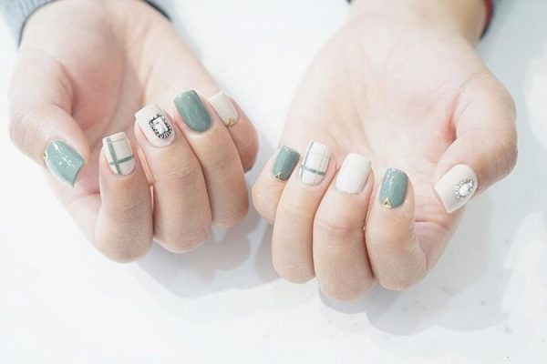 Xu hướng nail thịnh hành hiện này thường kết hợp các màu sắc khác nhau để tạo ấn tượng.