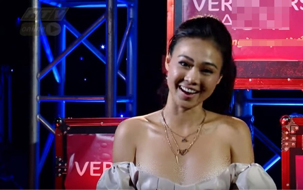 Tập 38 “Ngôi sao tình yêu” phát sóng trên truyền hình HTV7 hồi năm 2019 đã gặp phải nhiều ý kiến trái chiều xung quanh việc nữ chính là người đẹp Như Trần ăn mặc hớ hênh khi tham gia chương trình.