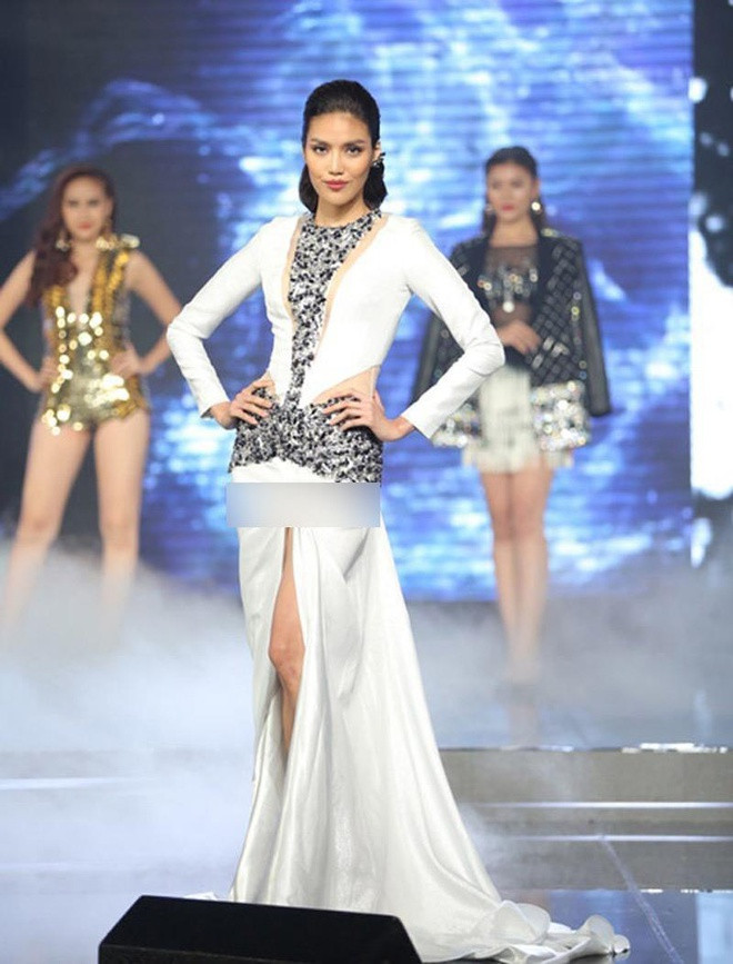 Trong đêm chung kết The Face Vietnam năm 2016, Lan Khuê đã bị lộ nội y vì diện chiếc váy trắng có đường cắt xẻ quá cao.