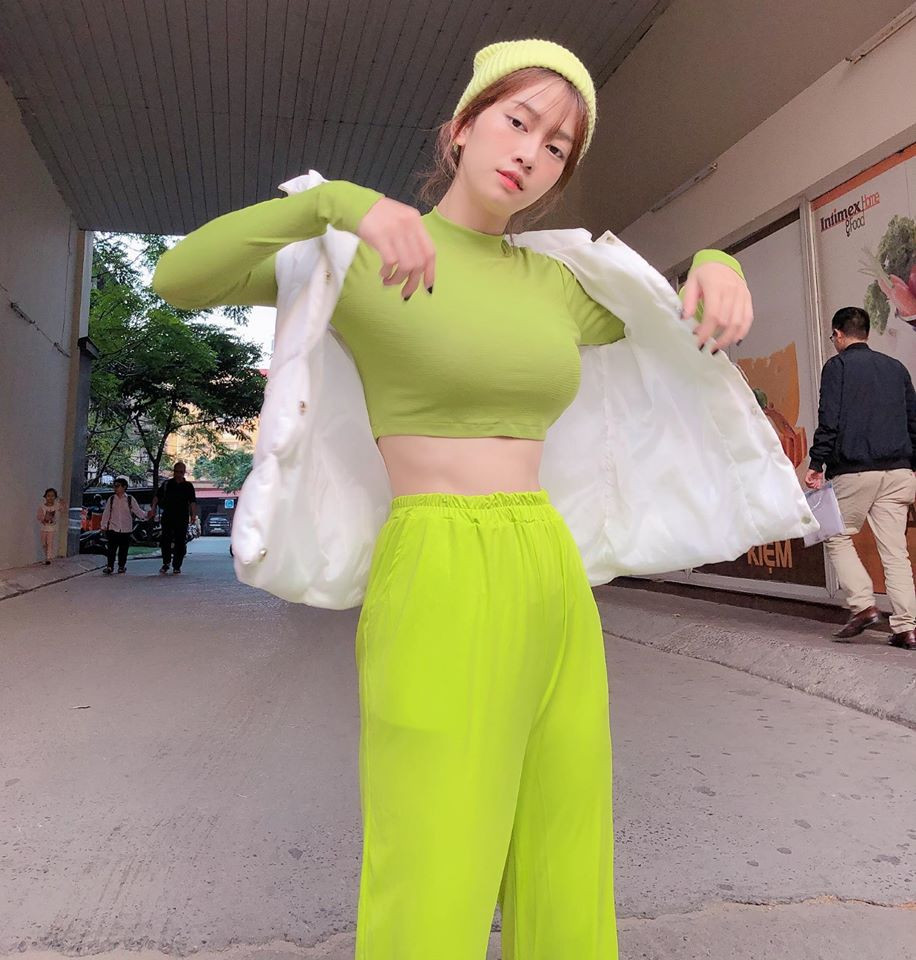 Massage ngực sẽ tạo ra hiệu quả nhanh, thậm chí có thể dễ dàng nhận thấy sự thay đổi kỳ diệu của vòng 1 tức thì sau một thời gian ngắn thực hiện.Và nếu duy trì đều đặn trong thời gian dài cũng có thể đem đến kết quả đúng như bạn mong muốn. Ảnh: FBNV. Mời độc giả theo dõi Video "Bí quyết làm đẹp của sao Việt". Nguồn: VTC.