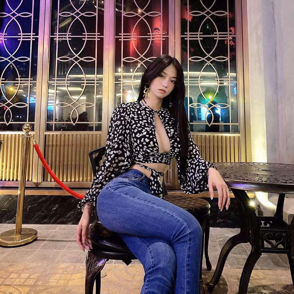 Cô uống rất nhiều nước mỗi ngày, đặc biệt trước mỗi bữa ăn để làm tăng cảm giác no, dẫn đến ăn ít. Đồng thời, Xuân Anh cắt giảm bớt tinh bột nhưng lưu ý không nhịn ăn.