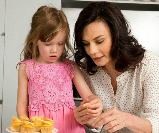 Đường là một trong những thứ gây “nghiện” nhất với khẩu vị của chúng ta bởi vị ngọt ngào của nó. Tuy nhiên, bạn nên tìm cách loại bỏ đường ra khỏi chế độ ăn uống vì đường mang tới nhiều tác hại cho sức khỏe và nhan sắc.