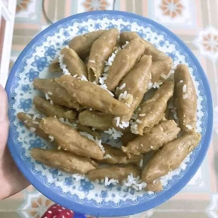 Họ tiếp tục bỏ vào bao nilon để bảo quản lâu dài. Thường là vào mùa mưa thì người dân nơi đây mới đem ra làm bánh Tu Huýt.