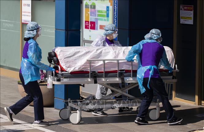 COVID-19 toi 6 gio sang 30/4: The gioi co tren 3,2 trieu ca benh; Nga thanh diem nong moi-Hinh-4