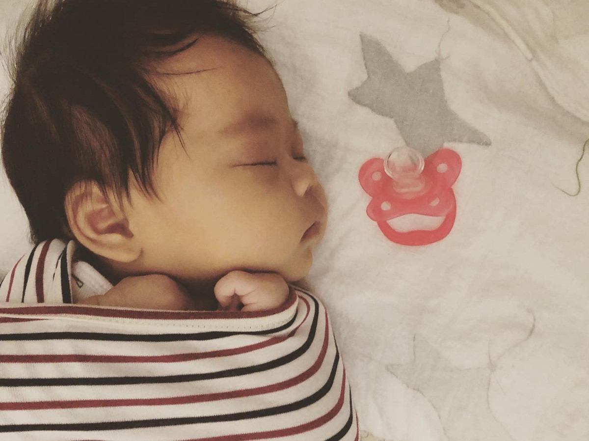 Benh teo duong mat bam sinh cua con gai BTV dai VTV cuc nguy hiem