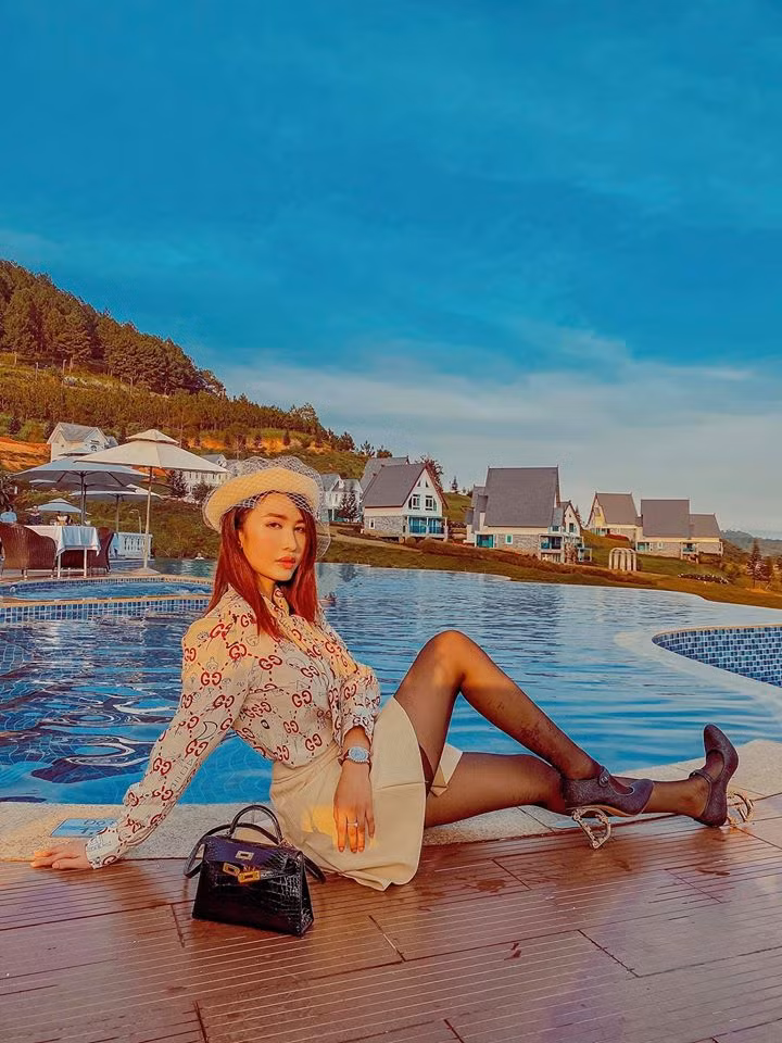 Sở hữu vóc dáng nuột nà là “vũ khí lợi hại” giúp người đẹp sinh năm 1989 luôn tự tin diện các trang phục gợi cảm và sexy.