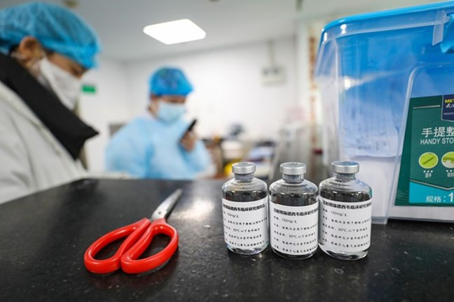 Remdesivir tri COVID-19 that bai, the gioi cho thuoc nao?