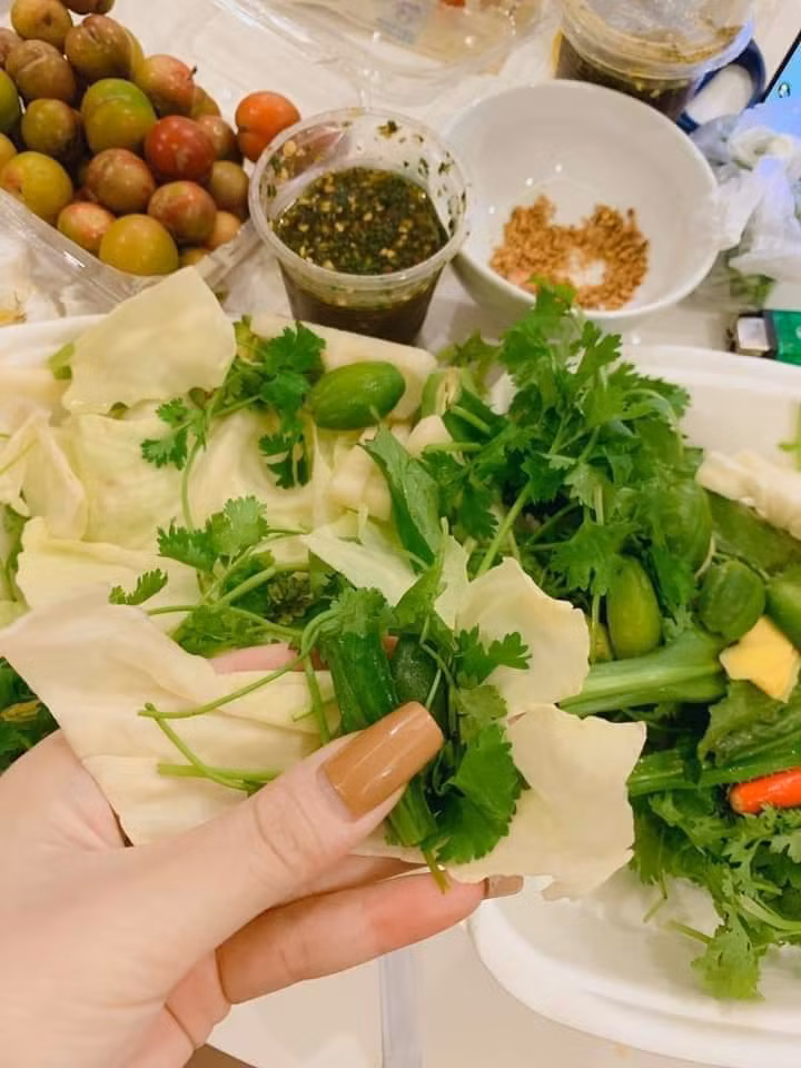 Chưa ăn thì cứ “lắc đầu nguầy nguậy” không chịu thử. Ăn rồi thì cứ phải tấm tắc ăn thêm miếng nữa.