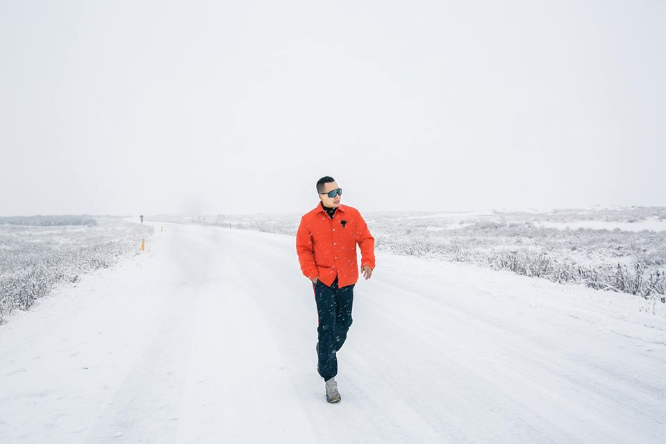 Sở hữu cả một công ty chuyên đào tạo về người mẫu, Vũ Khắc Tiệp xây dựng cho bản thân một hình ảnh đầy hào nhoáng, từ vẻ ngoài ngày một bảnh bao đến phong cách thời trang thời thượng, sành điệu.