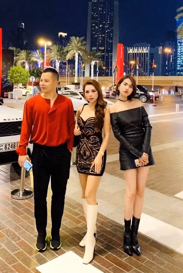 Trước đây, anh đã từng khiến dân mạng há hốc mồm khi công khai kho đồ hiệu đồ sộ mà anh vốn sở hữu, trong đó tất nhiên không thể “vắng mặt” các thương hiệu đình đám như Gucci, Louis Vuitton, Chanel,…