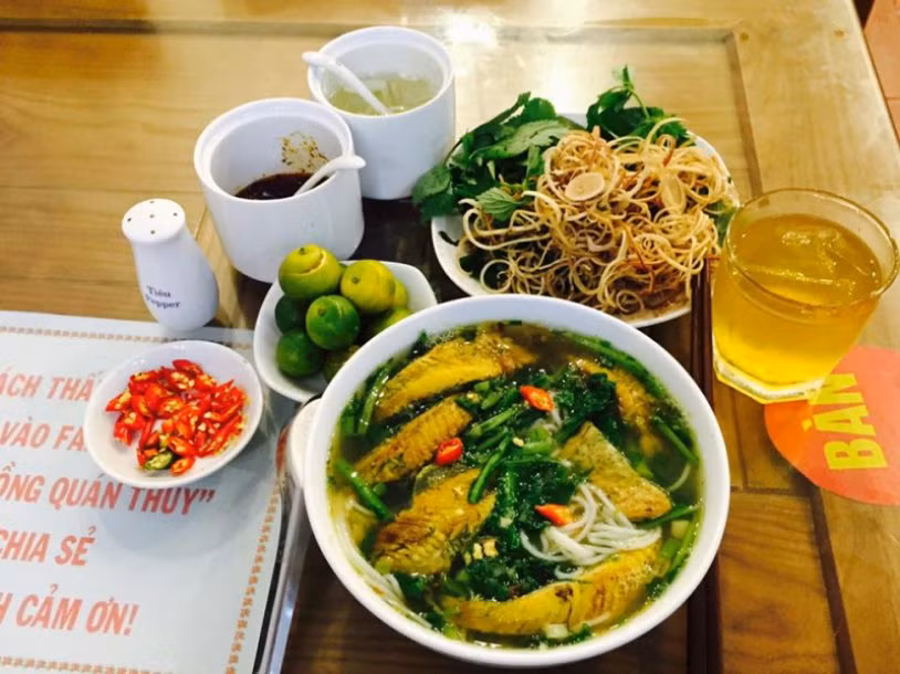 Bún cá rô đồng: Bún cá rô đồng thì có thể tìm thấy khắp mọi nơi nhưng để thưởng thức món bún cá rô vừa thơm, vừa hấp dẫn vừa đậm đà hương vị thì bạn phải về đất Hải Dương. Bún cá rô đồng Hải Dương ngon hơn nhiều nơi khác bởi cách chế biến nước dùng và thịt cá thơm ngon.