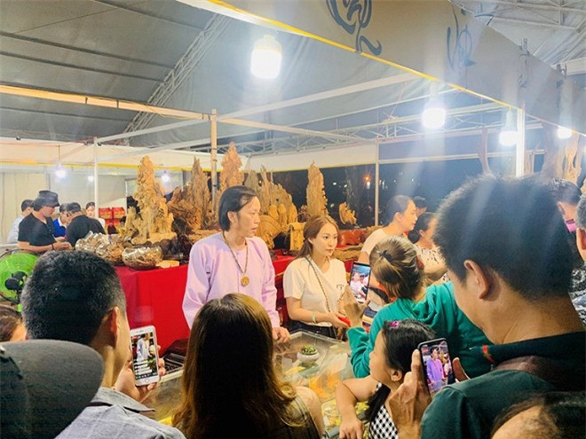 Sau 2 nam han che hoat dong showbiz, cuoc song cua Hoai Linh ra sao?-Hinh-9