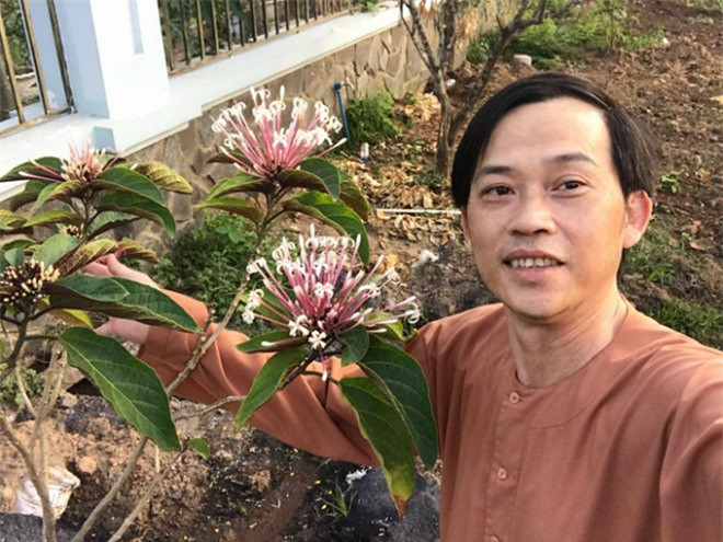 Sau 2 nam han che hoat dong showbiz, cuoc song cua Hoai Linh ra sao?-Hinh-3