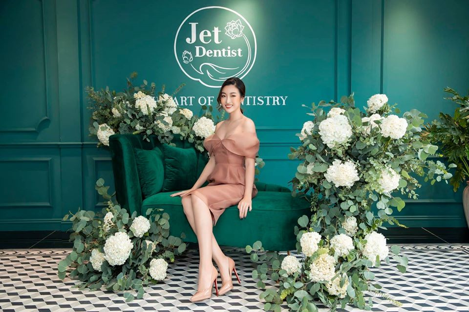 Sử dụng essence làm trắng da vì essence có khả năng thấm sâu vào lớp hạ bì của da, giúp da trắng sáng và thay đổi tông da từ sạm sang sáng dần.