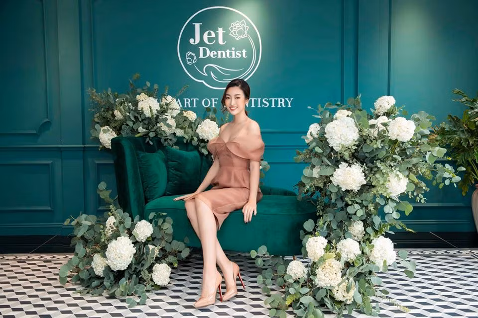 Sử dụng essence làm trắng da vì essence có khả năng thấm sâu vào lớp hạ bì của da, giúp da trắng sáng và thay đổi tông da từ sạm sang sáng dần.