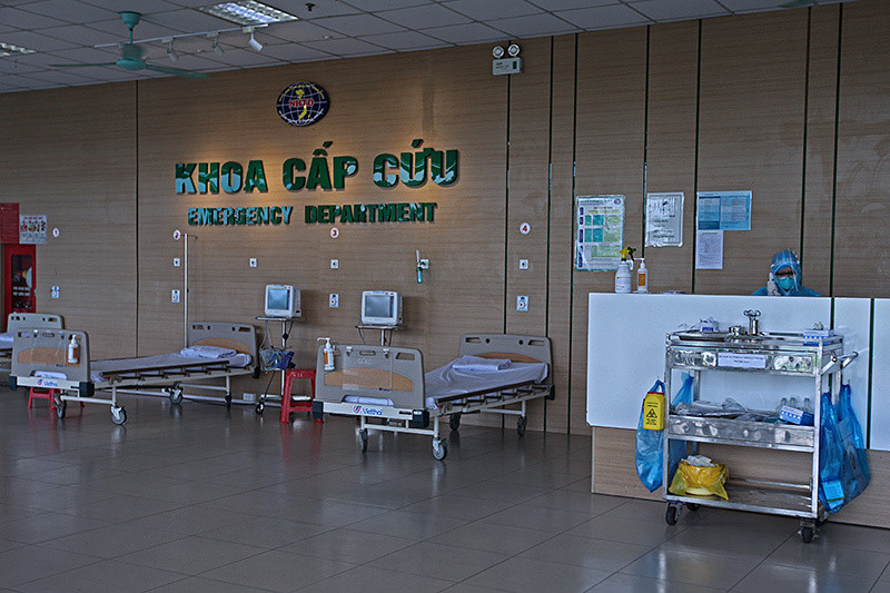 Tiến sĩ Phạm Ngọc Thạch, Giám đốc Bệnh viện Bệnh Nhiệt đới Trung ương cơ sở 2 cho biết, thực hiện sự chỉ đạo của Bộ Y tế và Ban chỉ đạo quốc gia phòng chống dịch COVID-19, bệnh viện đã phân luồng bệnh nhân vào các khu cách ly, điều trị bệnh nhân COVID-19 theo đúng quy định. Ảnh: Vietnamnet.