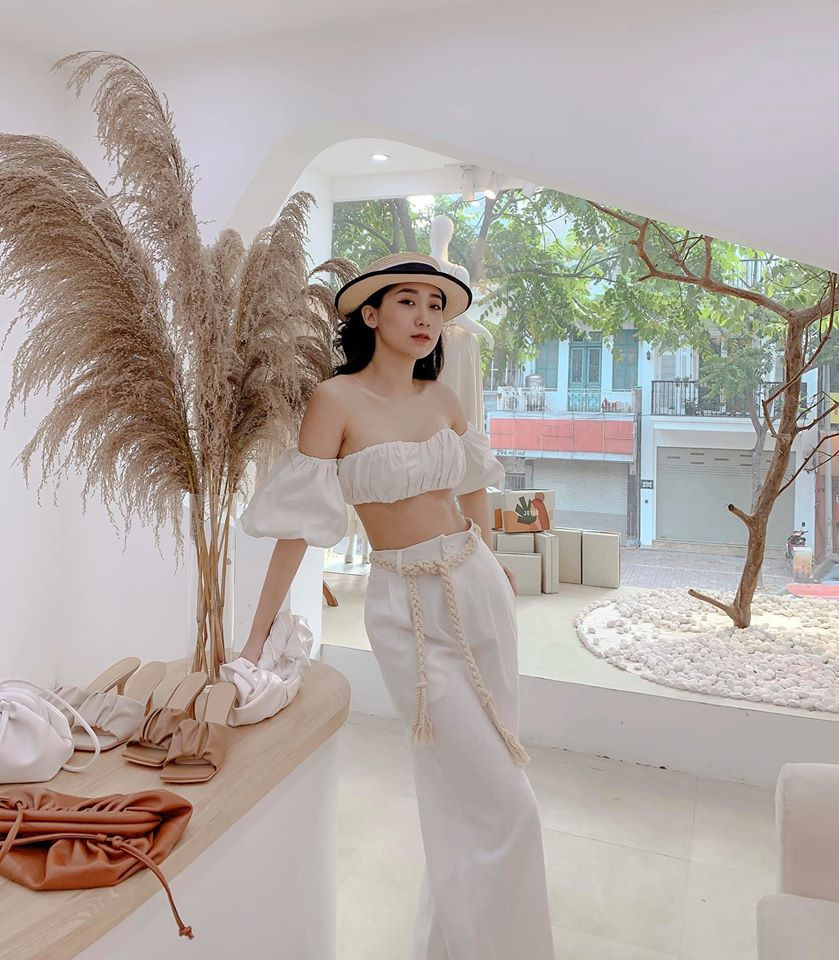 Nữ chính Người ấy là ai kết hợp áo ống crop top với quần ống rộng cùng tông màu tạo nên sự sang trọng, gợi cảm. Ảnh: FBNV. Video "Minh Hằng chia sẻ về phong cách thời trang". Nguồn: VTC.