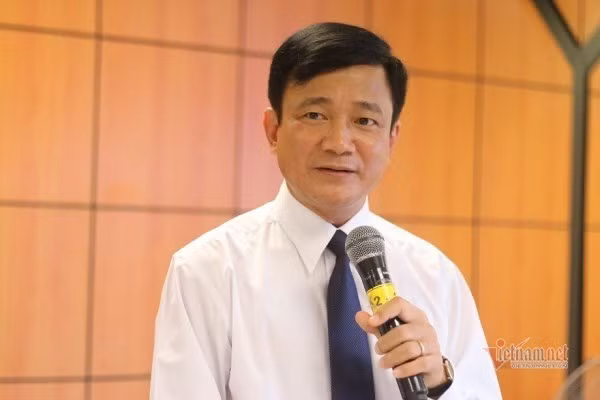 Tam dinh chi chuc vu Hieu truong DH Ton Duc Thang doi voi ong Le Vinh Danh