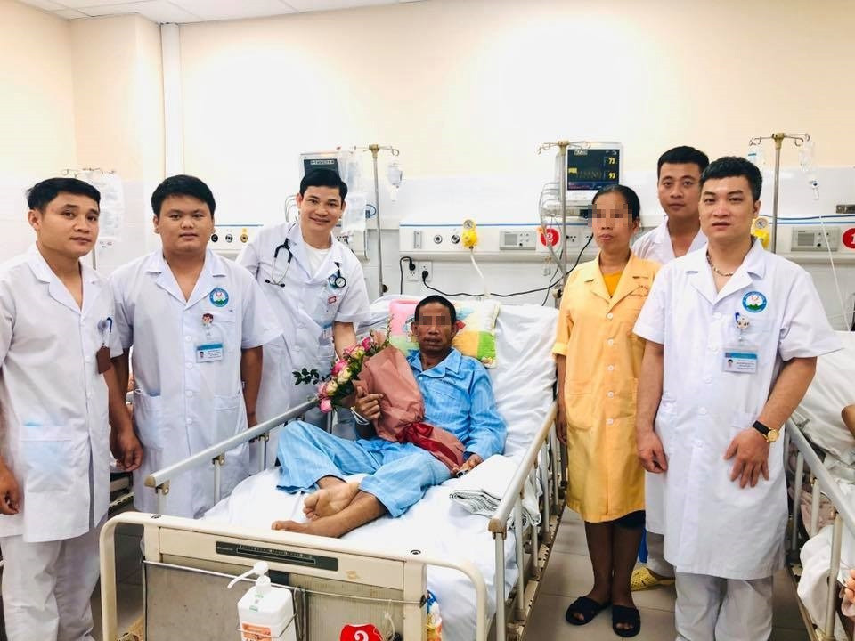 Gia dinh chuan bi xong hau su, nguoi dan ong bat ngo song lai