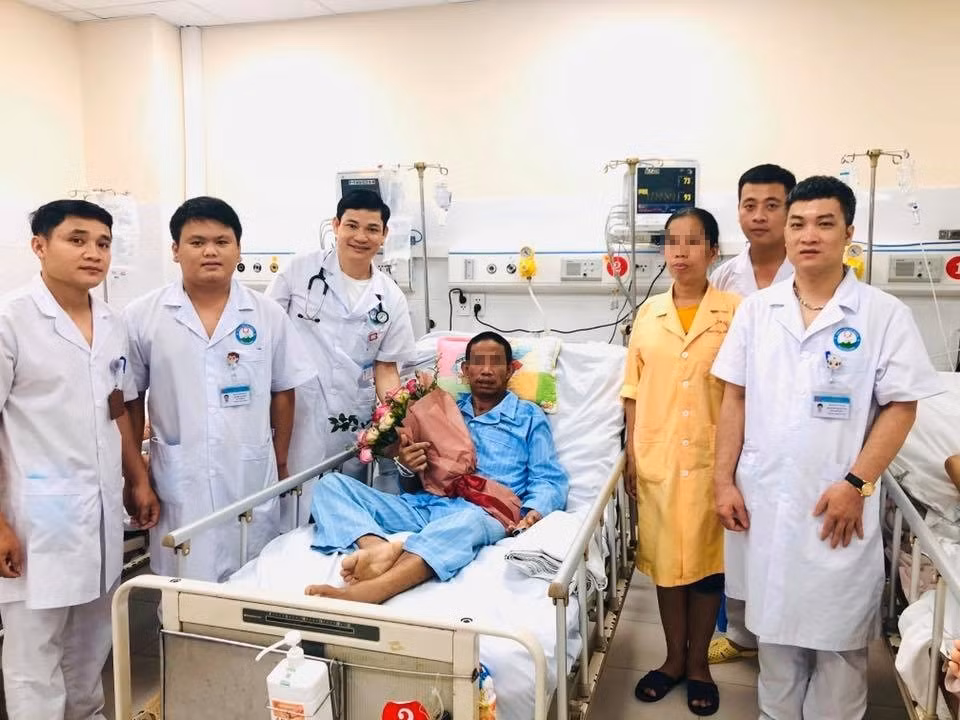 Gia dinh chuan bi xong hau su, nguoi dan ong bat ngo song lai