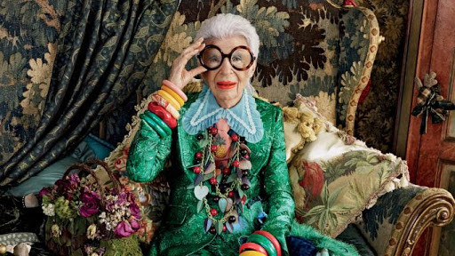 Cụ bà 99 tuổi theo đuổi gu thời trang lòe loẹt bởi chúng mang lại cho bà nguồn năng lượng tích cực mỗi ngày.