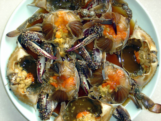 Quy trình này lặp đi lặp lại khoảng 4-5 lần, như vậy thì phải mất đến 4-5 ngày thì mới có thể hoàn thành được món cua đặc biệt này.