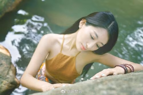 Uông Mộng Vân diệm yếm cực kỳ quyến rũ.