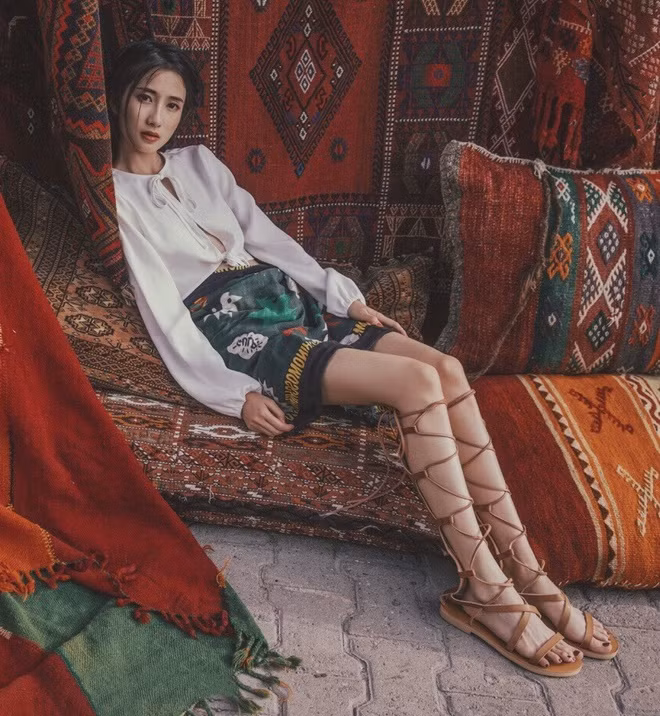 Cách phối đồ của người đẹp 9X được đánh giá cao bởi sự tinh tế, thời thượng.