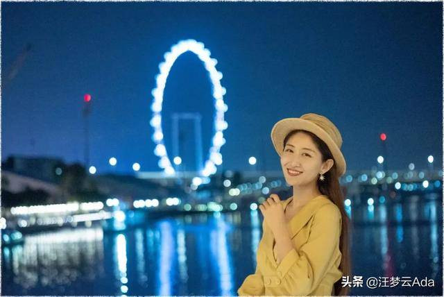 Người đẹp diện váy vàng phối với mũ cói cùng tông màu.