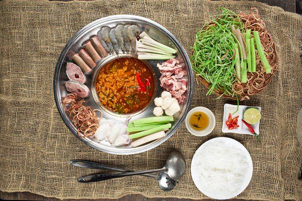 Tuy là mùi lẩu mắm nồng kén người ăn nhưng nếu đã thưởng thức một lần, du khách sẽ nhớ mãi không nguôi.