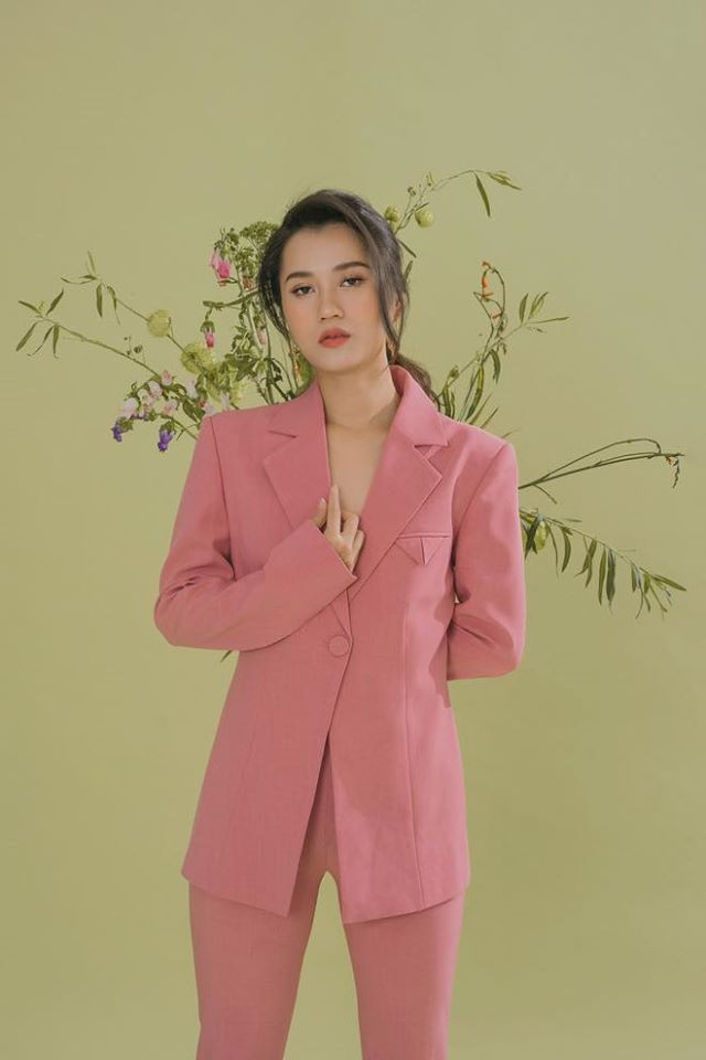 Mới đây, Lâm Vỹ Dạ bật mí cô đã giảm gần 6kg nhờ vào quá trình rèn luyện cơ thể, ăn uống hợp lý vừa ép cân nhưng cũng phải bảo đảm sức khoẻ để làm việc.