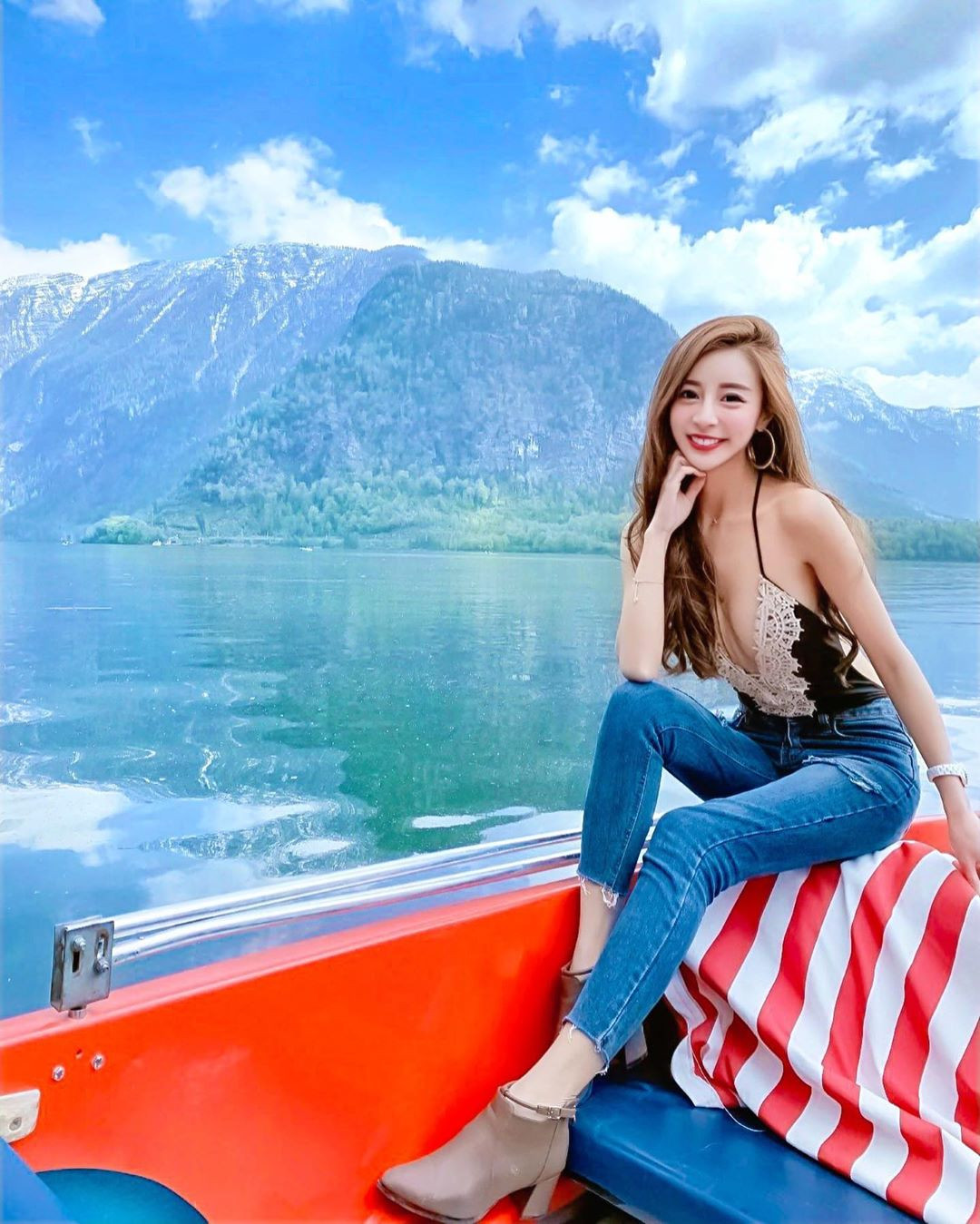 Phong cách thời trang của Rita Kao rất đa dạng không chỉ bó hẹp trong hình ảnh gợi cảm hay thanh lịch hoặc trẻ trung mà có thể xuất hiện với nhiều phong cách.