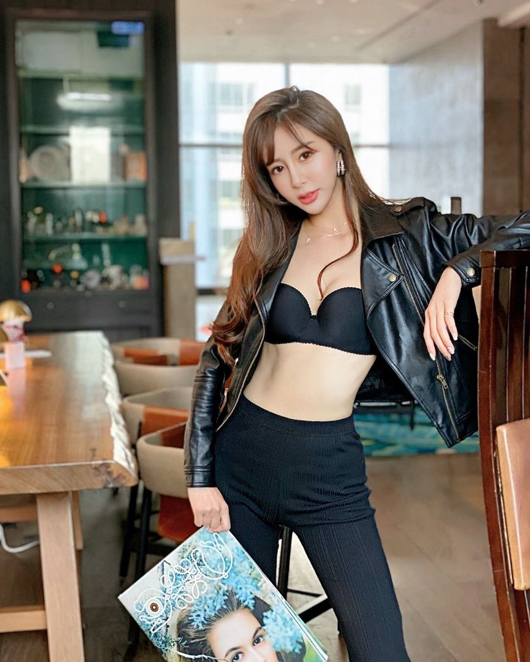 Nhờ diện mạo khả ái, vóc dáng gợi cảm cùng style quyến rũ, Rita Kao còn được mời làm người mẫu và đóng quảng cáo.