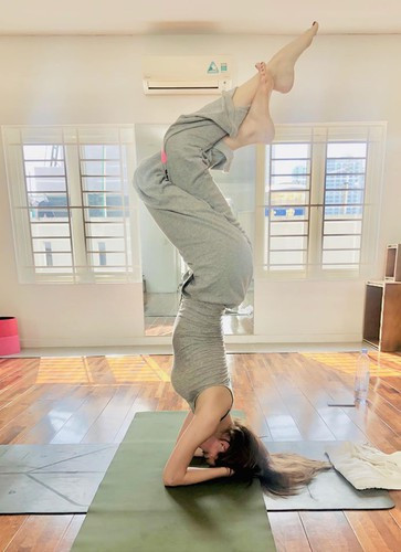 Các bài tập yoga không chỉ nâng cao sức khỏe bằng cách điều hòa khí huyết, lưu thông máu, mà qua các động tác vận động còn giúp đốt cháy mỡ thừa.