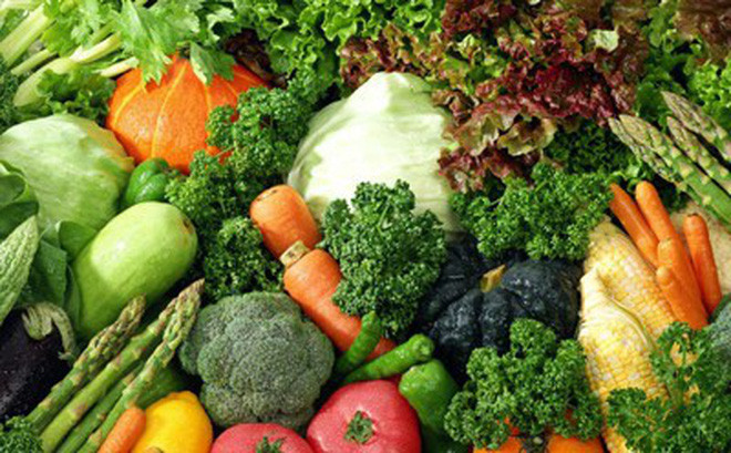 Thực phẩm giàu chất xơ: Dù còn gây tranh cãi nhưng nếu bổ sung hơn 15g chất xơ mỗi ngày theo chỉ định của các chuyên gia y tế được cho là sẽ giúp ngăn ngừa ung thư đại tràng. Do chất xơ làm trơn quá trình tiêu hóa, loại bỏ các chất sinh ung thư ở đường ruột. Do đó, bạn nên ăn đủ thực phẩm giàu chất xơ như các loại ngũ cốc, gạo lứt, các loại hạt.