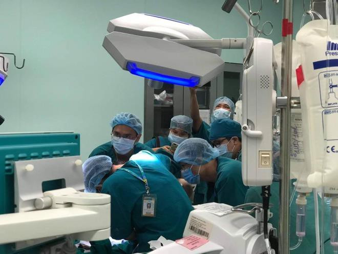 Mục tiêu của ê-kip thực hiện là mang lại cuộc sống bình thường cho cả hai bé. Ảnh: PLO.