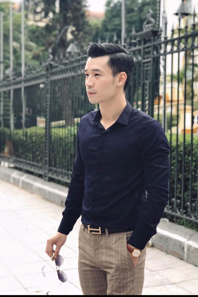 Gu thời trang lịch lãm và nam tính của chàng quân nhân Hà thành khiến nhiều cô gái mê mệt.