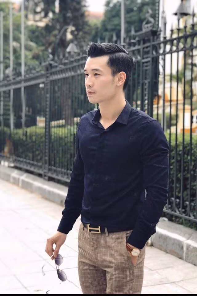 Gu thời trang lịch lãm và nam tính của chàng quân nhân Hà thành khiến nhiều cô gái mê mệt.