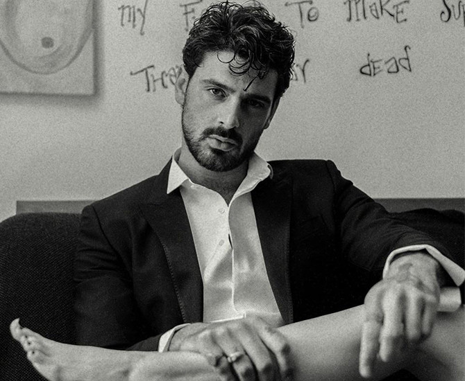 Người đàn ông sinh năm 1990 này ngoài sự nghiệp diễn xuất thì từng được nhắc đến nhiều với vai trò làm mẫu và ca sỹ tự do ở Italy.