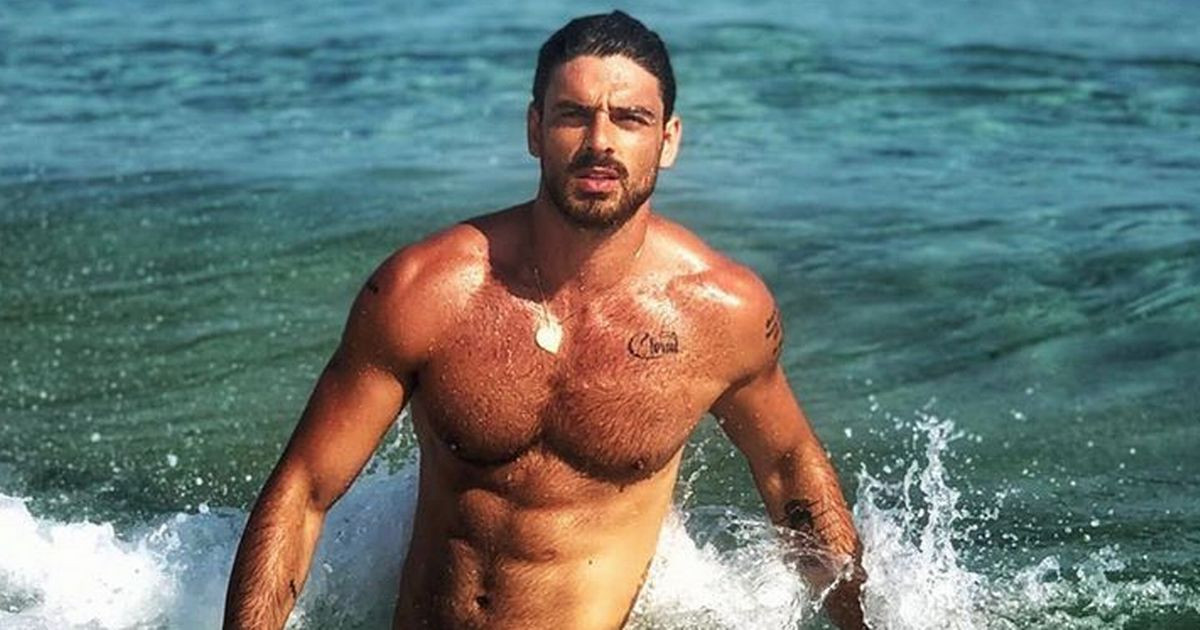 Sở hữu chiều cao ấn tượng 1,87m và ngoại hình lãng tử, đậm chất điện ảnh nên anh luôn là gương mặt được nhiều nhãn hàng thời trang và đạo diễn chú ý.